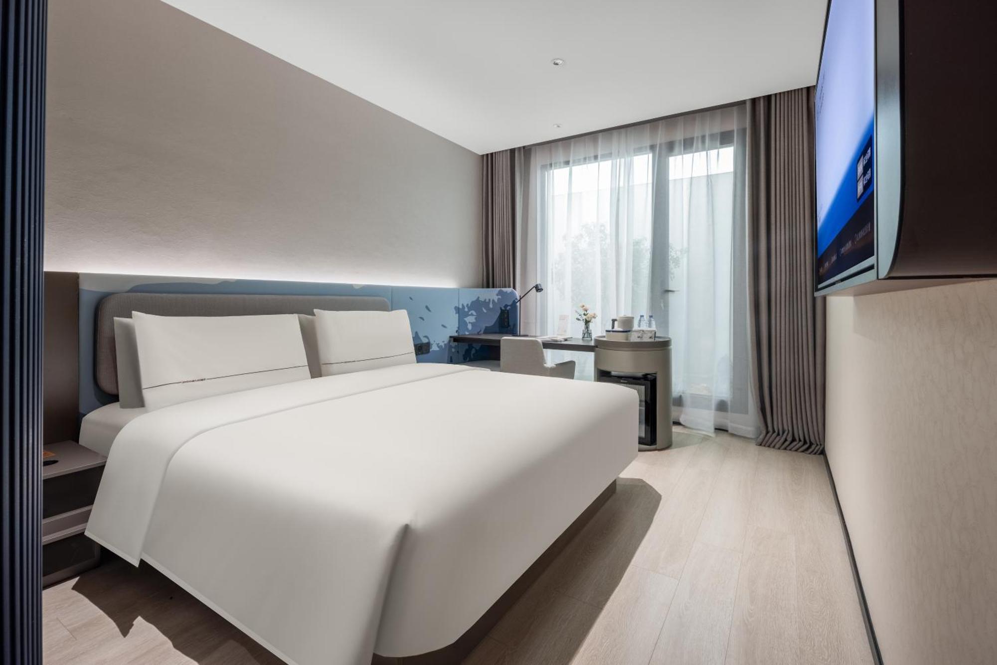 Hotel Atour Light The Bund East Jinling Road 4*