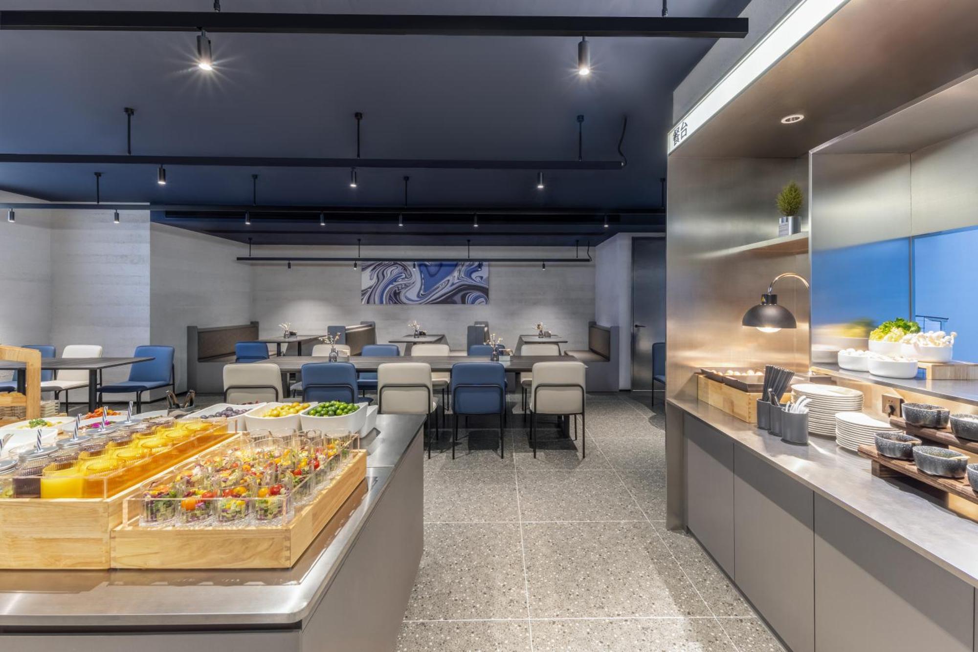Atour Light The Bund East Jinling Road Hotel 4*